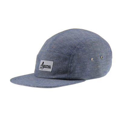 Denim Five Panel Camp Hat Dengan Label Tenun Di Bagian Depan Dan Tali Kulit