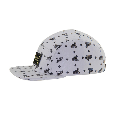 Cetak PU 5 Panel Camp Hat Dengan Logo Metal Badge Dan Tali Kulit