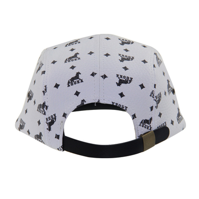 Cetak PU 5 Panel Camp Hat Dengan Logo Metal Badge Dan Tali Kulit