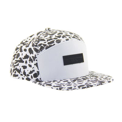 Fashion Allover Cetak 5 Panel Camp Cap Dengan Patch Kulit Logo Embossed Di Depan