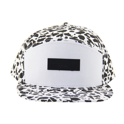 Fashion Allover Cetak 5 Panel Camp Cap Dengan Patch Kulit Logo Embossed Di Depan