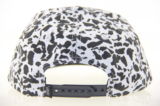 Fashion Allover Cetak 5 Panel Camp Cap Dengan Patch Kulit Logo Embossed Di Depan