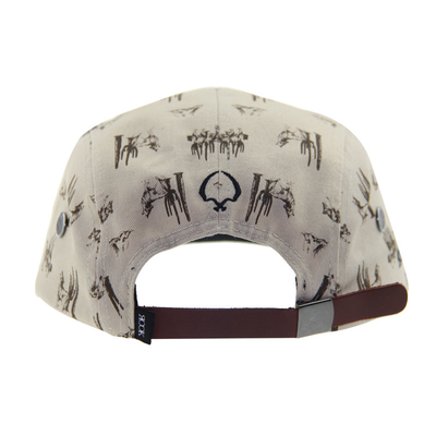 Suede Peak 5 Panel Camp Caps Dengan Sublimation Printing Crown Dan Leather Strap