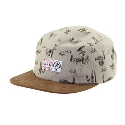 Suede Peak 5 Panel Camp Caps Dengan Sublimation Printing Crown Dan Leather Strap