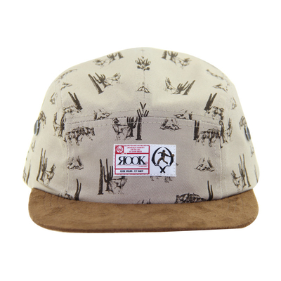 Suede Peak 5 Panel Camp Caps Dengan Sublimation Printing Crown Dan Leather Strap